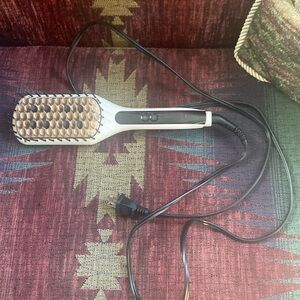 Remington Shine Therapy Brush Straightener